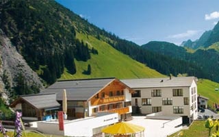  Familien Urlaub - familienfreundliche Angebote im Sporthotel Steffisalp in Warth in der Region Arlberg 