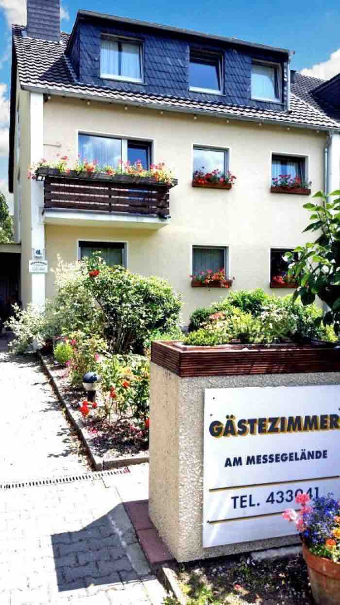  Our motorcyclist-friendly Apartmenthaus-Sonnen in Düsseldorf Lohausen  