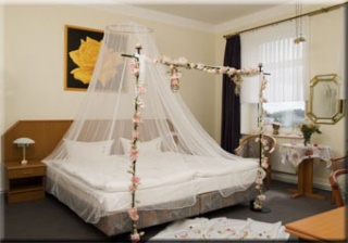  Hotel + CafÃ© Wallburg in Neustadt in Holstein 