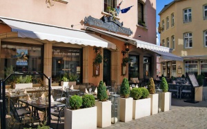  Our motorcyclist-friendly Hotel-Restaurant Le Pavillon  