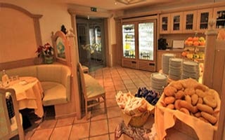  Our motorcyclist-friendly Hotel Crescenzia  