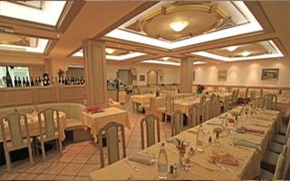  Hotel Crescenzia in Vigo di Fassa 