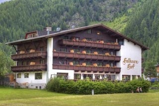  Our motorcyclist-friendly Hotel Bergidylle Falknerhof  