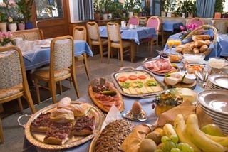  Hotel-Gasthof GrÃ¼ner Baum in Pommersfelden 