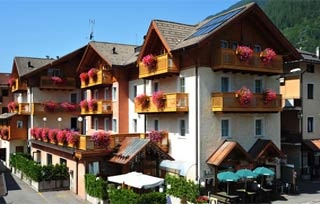  Our motorcyclist-friendly Albergo Dimaro Wellness Hotel  