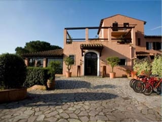  Our motorcyclist-friendly Hotel Relais delle Picchiaie  