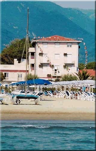Motorradfahrerfreundliches Hotel Residence Happy in Marina di Pietrasanta