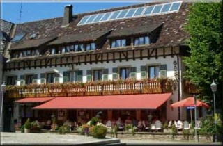 Motorradfahrerfreundliches Hotel und Gasthof zum Hirschen in St.Peter